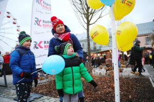 Kielczanie chętnie odwiedzają jarmark świąteczny - Radio Kielce 14.12.2025. Kielce. Kielecki Jarmark Świąteczny / Fot. Wiktor Taszłow - Radio Kielce