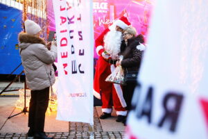 Kielczanie chętnie odwiedzają jarmark świąteczny - Radio Kielce 14.12.2025. Kielce. Kielecki Jarmark Świąteczny / Fot. Wiktor Taszłow - Radio Kielce