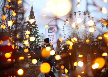 Kielczanie chętnie odwiedzają jarmark świąteczny - Radio Kielce Kielczanie chętnie odwiedzają jarmark świąteczny