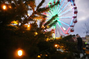 Kielczanie chętnie odwiedzają jarmark świąteczny - Radio Kielce 14.12.2025. Kielce. Kielecki Jarmark Świąteczny / Fot. Wiktor Taszłow - Radio Kielce