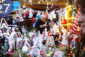 Kielczanie chętnie odwiedzają jarmark świąteczny - Radio Kielce 14.12.2025. Kielce. Kielecki Jarmark Świąteczny / Fot. Wiktor Taszłow - Radio Kielce