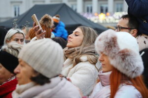 Kielczanie chętnie odwiedzają jarmark świąteczny - Radio Kielce 14.12.2025. Kielce. Kielecki Jarmark Świąteczny / Fot. Wiktor Taszłow - Radio Kielce