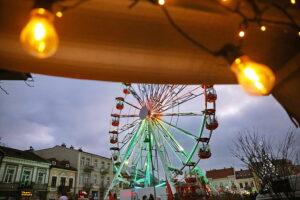 Kielczanie chętnie odwiedzają jarmark świąteczny - Radio Kielce 14.12.2025. Kielce. Kielecki Jarmark Świąteczny / Fot. Wiktor Taszłow - Radio Kielce
