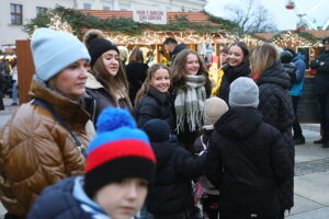 Kielczanie chętnie odwiedzają jarmark świąteczny - Radio Kielce 14.12.2025. Kielce. Kielecki Jarmark Świąteczny / Fot. Wiktor Taszłow - Radio Kielce