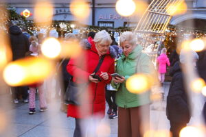 Kielczanie chętnie odwiedzają jarmark świąteczny - Radio Kielce 14.12.2025. Kielce. Kielecki Jarmark Świąteczny / Fot. Wiktor Taszłow - Radio Kielce