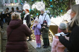 Kielczanie chętnie odwiedzają jarmark świąteczny - Radio Kielce 14.12.2025. Kielce. Kielecki Jarmark Świąteczny / Fot. Wiktor Taszłow - Radio Kielce