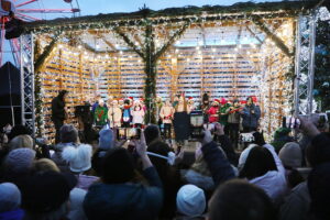 Kielczanie chętnie odwiedzają jarmark świąteczny - Radio Kielce 14.12.2025. Kielce. Kielecki Jarmark Świąteczny / Fot. Wiktor Taszłow - Radio Kielce