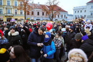 Kielczanie chętnie odwiedzają jarmark świąteczny - Radio Kielce 14.12.2025. Kielce. Kielecki Jarmark Świąteczny / Fot. Wiktor Taszłow - Radio Kielce
