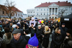 Kielczanie chętnie odwiedzają jarmark świąteczny - Radio Kielce 14.12.2025. Kielce. Kielecki Jarmark Świąteczny / Fot. Wiktor Taszłow - Radio Kielce