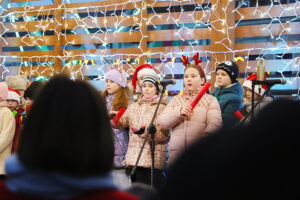 Kielczanie chętnie odwiedzają jarmark świąteczny - Radio Kielce 14.12.2025. Kielce. Kielecki Jarmark Świąteczny / Fot. Wiktor Taszłow - Radio Kielce