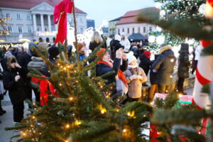 Kielczanie chętnie odwiedzają jarmark świąteczny - Radio Kielce 14.12.2025. Kielce. Kielecki Jarmark Świąteczny / Fot. Wiktor Taszłow - Radio Kielce