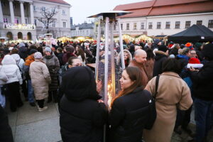 Kielczanie chętnie odwiedzają jarmark świąteczny - Radio Kielce 14.12.2025. Kielce. Kielecki Jarmark Świąteczny / Fot. Wiktor Taszłow - Radio Kielce