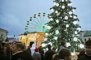 Kielczanie chętnie odwiedzają jarmark świąteczny - Radio Kielce 14.12.2025. Kielce. Kielecki Jarmark Świąteczny / Fot. Wiktor Taszłow - Radio Kielce