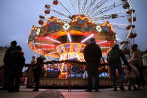 Kielczanie chętnie odwiedzają jarmark świąteczny - Radio Kielce 14.12.2025. Kielce. Kielecki Jarmark Świąteczny / Fot. Wiktor Taszłow - Radio Kielce