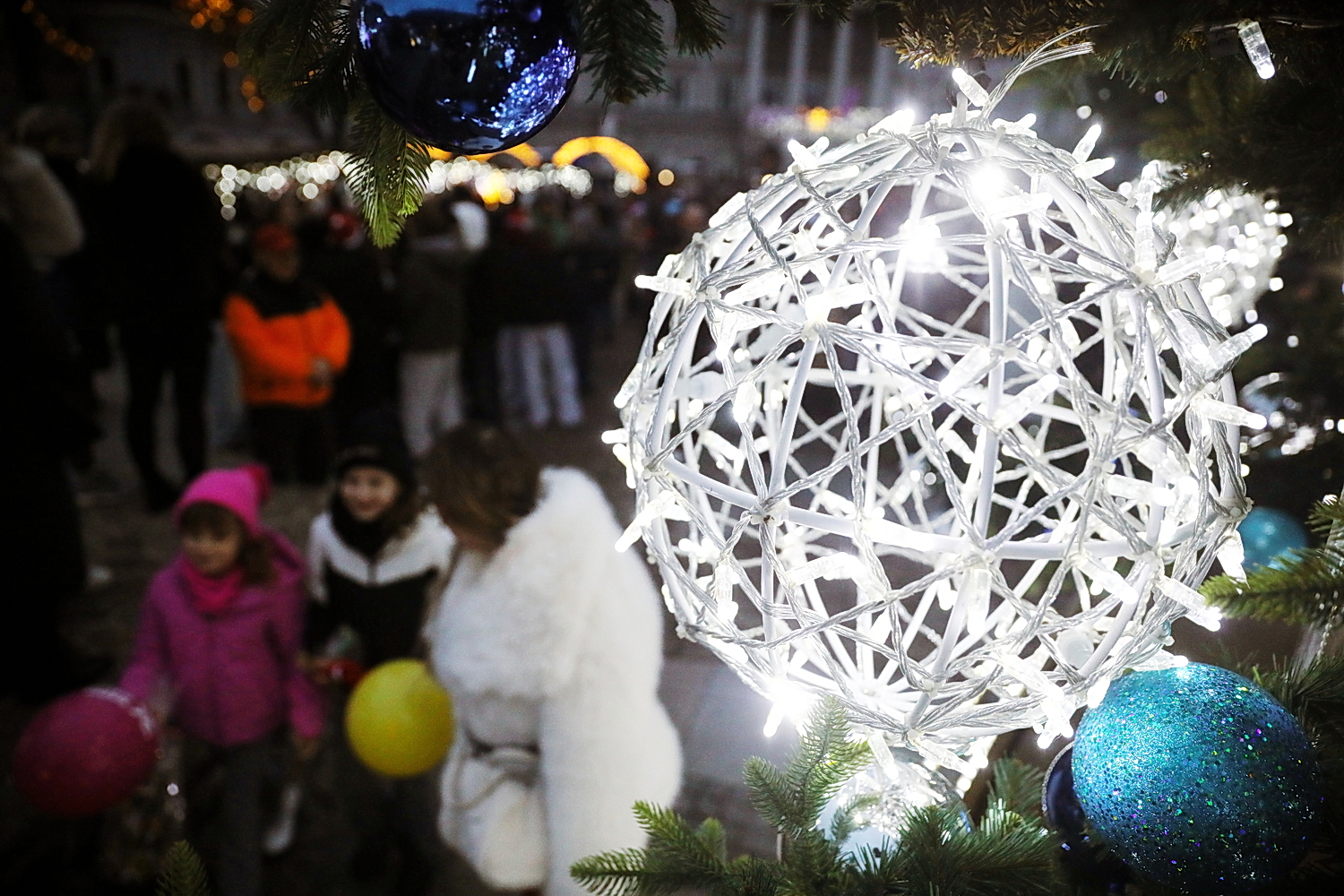 Kielczanie chętnie odwiedzają jarmark świąteczny