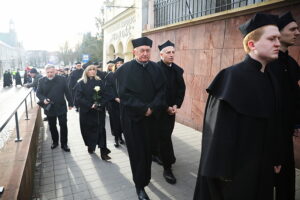 17.12.2025. Kielce. Ostatnie pożegnanie profesora Jacka Semaniaka / Fot. Wiktor Taszłow - Radio Kielce