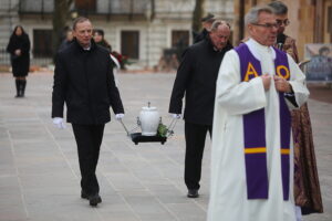 17.12.2025. Kielce. Ostatnie pożegnanie profesora Jacka Semaniaka / Fot. Wiktor Taszłow - Radio Kielce