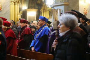 17.12.2025. Kielce. Ostatnie pożegnanie profesora Jacka Semaniaka / Fot. Wiktor Taszłow - Radio Kielce