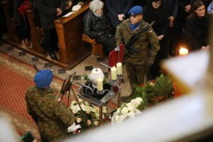 17.12.2025. Kielce. Ostatnie pożegnanie profesora Jacka Semaniaka / Fot. Wiktor Taszłow - Radio Kielce