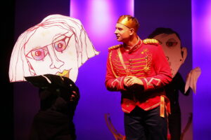 Klasyka nie traci na aktualności. Król Maciuś Pierwszy na scenie „Kubusia” - Radio Kielce Klasyka nie traci na aktualności. Król Maciuś Pierwszy na scenie „Kubusia” - Radio Kielce