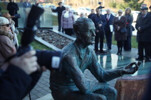 W Nowej Słupi upamiętniono wybitnych naukowców - Radio Kielce