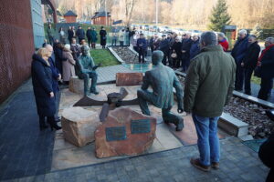 W Nowej Słupi upamiętniono wybitnych naukowców - Radio Kielce