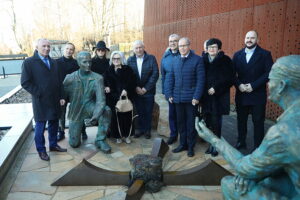 W Nowej Słupi upamiętniono wybitnych naukowców - Radio Kielce