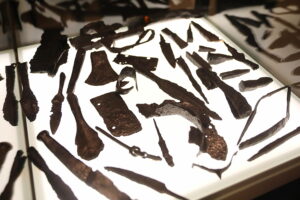 28.12.2025. Nowa Słupia. Muzeum Starożytnego Hutnictwa Świętokrzyskiego. Nowe eksponaty / Fot. Wiktor Taszłow - Radio Kielce