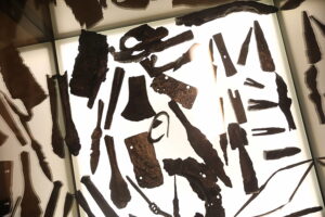 28.12.2025. Nowa Słupia. Muzeum Starożytnego Hutnictwa Świętokrzyskiego. Nowe eksponaty / Fot. Wiktor Taszłow - Radio Kielce