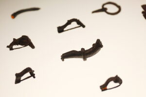 28.12.2025. Nowa Słupia. Muzeum Starożytnego Hutnictwa Świętokrzyskiego. Nowe eksponaty / Fot. Wiktor Taszłow - Radio Kielce