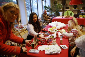 22.12.2025. Radio Kielce. "Święta z Radiem Kielce - Najpiękniejsza ozdoba choinkowa" / Fot. Wiktor Taszłow - Radio Kielce