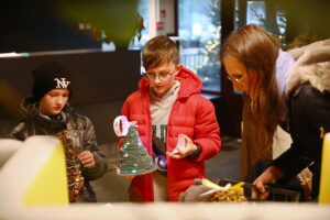 22.12.2025. Radio Kielce. "Święta z Radiem Kielce - Najpiękniejsza ozdoba choinkowa" / Fot. Wiktor Taszłow - Radio Kielce