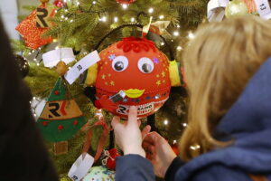 22.12.2025. Radio Kielce. "Święta z Radiem Kielce - Najpiękniejsza ozdoba choinkowa" / Fot. Wiktor Taszłow - Radio Kielce