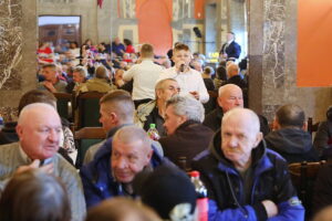 23.12.2025. Kielce. Wigilia dla samotnych, ubogich i bezdomnych / Fot. Wiktor Taszłow - Radio Kielce