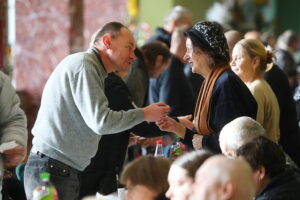 23.12.2025. Kielce. Wigilia dla samotnych, ubogich i bezdomnych / Fot. Wiktor Taszłow - Radio Kielce