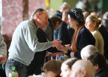 Osoby ubogie, samotne i bezdomne zasiadły do wigilijnego stołu