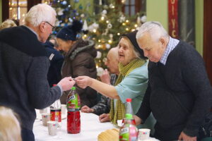 23.12.2025. Kielce. Wigilia dla samotnych, ubogich i bezdomnych / Fot. Wiktor Taszłow - Radio Kielce