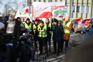 Ucierpi nie tylko rolnik, lecz także konsument - rolnicy protestują - Radio Kielce