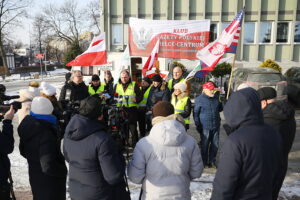 Ucierpi nie tylko rolnik, lecz także konsument - rolnicy protestują - Radio Kielce
