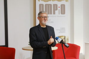 08.01.2025. Kielce. Wernisaż wystawy fotografii Mariusza Uciga " Kielce na starej i nowej fotografii" / Fot. Wiktor Taszłow - Radio Kielce