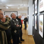 08.01.2025. Kielce. Wernisaż wystawy fotografii Mariusza Uciga " Kielce na starej i nowej fotografii" / Fot. Wiktor Taszłow - Radio Kielce