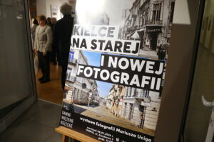 08.01.2025. Kielce. Wernisaż wystawy fotografii Mariusza Uciga " Kielce na starej i nowej fotografii" / Fot. Wiktor Taszłow - Radio Kielce