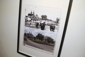 08.01.2025. Kielce. Wernisaż wystawy fotografii Mariusza Uciga " Kielce na starej i nowej fotografii" / Fot. Wiktor Taszłow - Radio Kielce