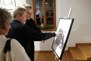 08.01.2025. Kielce. Wernisaż wystawy fotografii Mariusza Uciga " Kielce na starej i nowej fotografii" / Fot. Wiktor Taszłow - Radio Kielce