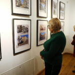 08.01.2025. Kielce. Wernisaż wystawy fotografii Mariusza Uciga " Kielce na starej i nowej fotografii" / Fot. Wiktor Taszłow - Radio Kielce