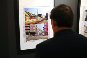 08.01.2025. Kielce. Wernisaż wystawy fotografii Mariusza Uciga " Kielce na starej i nowej fotografii" / Fot. Wiktor Taszłow - Radio Kielce