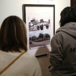 08.01.2025. Kielce. Wernisaż wystawy fotografii Mariusza Uciga " Kielce na starej i nowej fotografii" / Fot. Wiktor Taszłow - Radio Kielce