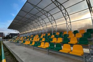 Nowe trybuny na stadionie w Pierzchnicy / Fot. Marcin Marszałek - Radio Kielce