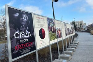15.12.2025. Kielce. Ogród Wolności. Wystawa „Cisza, która krzyczy” / Fot. Marcin Marszałek - Radio Kielce