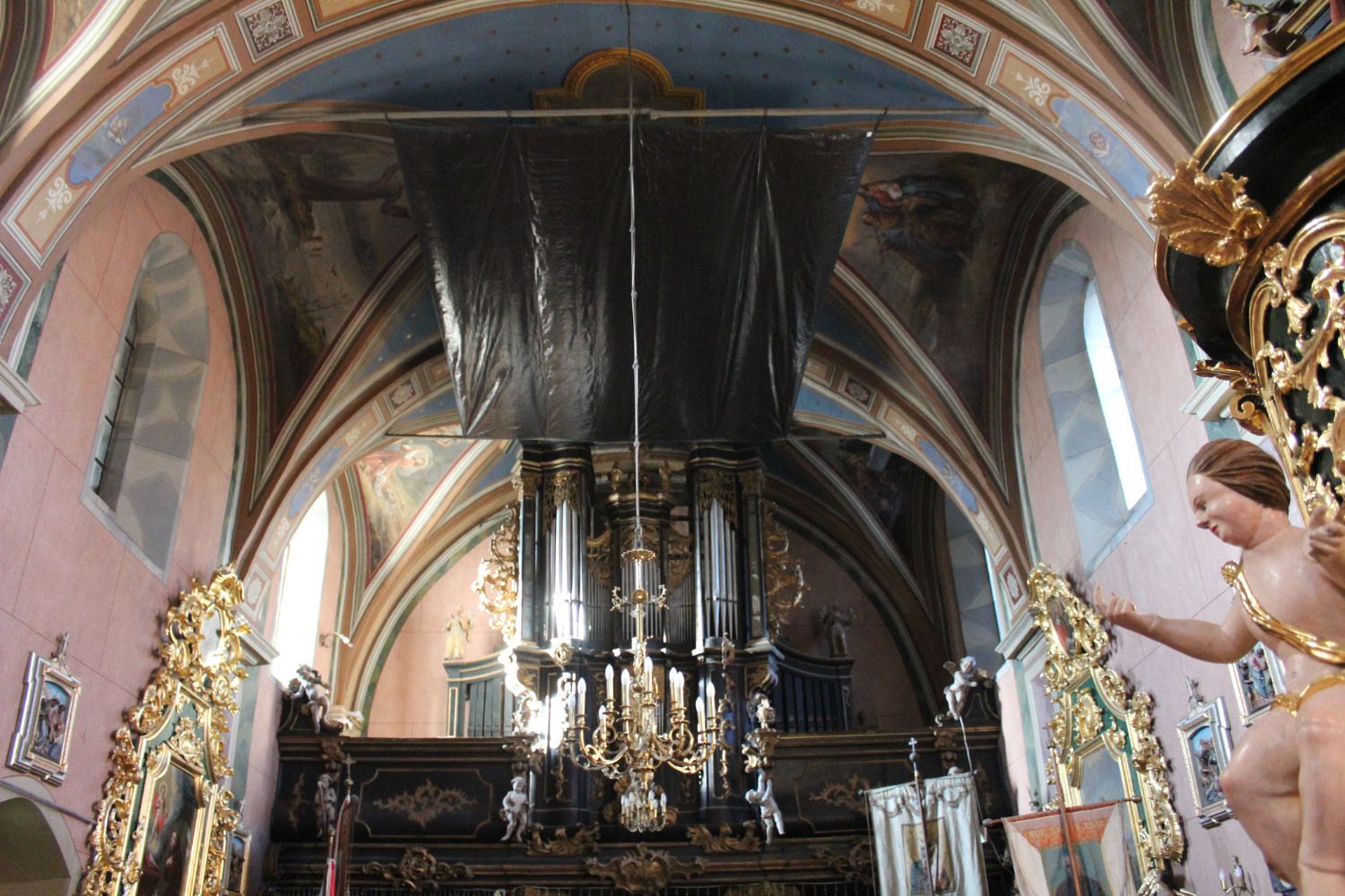 Pilne prace ratunkowe w kościele w Sancygniowie